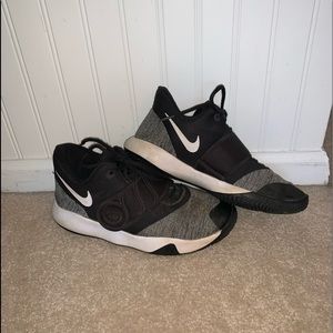 Boys black & grey nike KD sneakers with strap